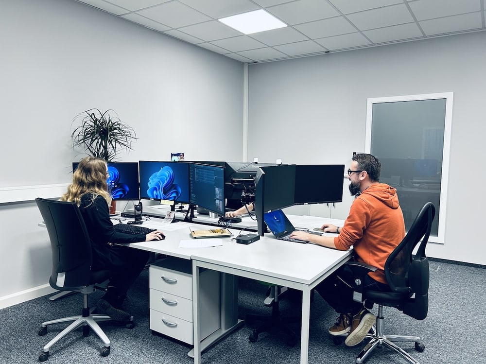 Moderner Arbeitsplatz bei xenonet
